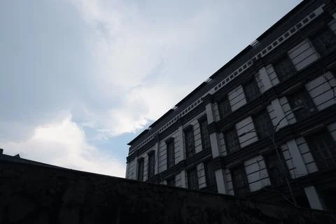 Old Building Facade With Rows of Windows at Dusk 스톡 사진