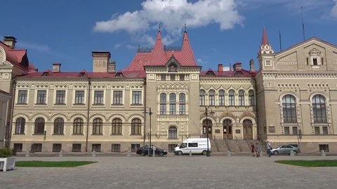 Old building of the New bread exchange, Sunny July day. Rybinsk, Russia Vídeos de archivo 127524170