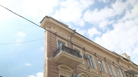 Old building with an optical illusion in timelips Stock Footage 74580059