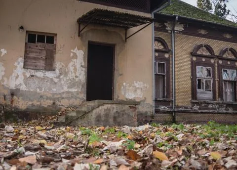 Old building in park at the fall time, rustic and falling apart from elapsed  Fotos de archivo