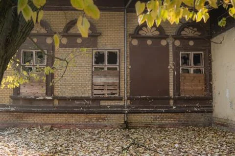 Old building in park at the fall time, rustic and falling apart from elapsed  Fotos de archivo