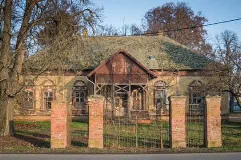 Old building in park at the fall time, rustic and falling apart from elapsed  Fotos de archivo