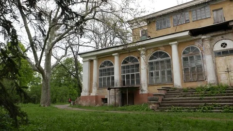 Old building in the park Video stock 70718789