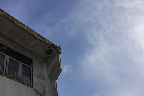 Old Building Peeling Paint Plaster Showing Deep Blue Sky Fotos Stock
