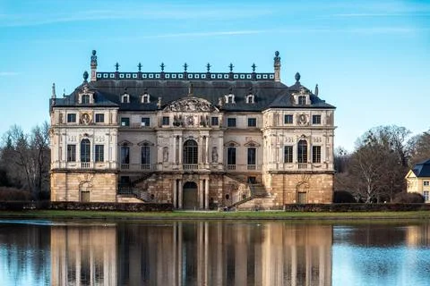 Old building by the pond. Фото