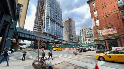 An old building vs new construction along the NYC Hogh Line 스톡 사진