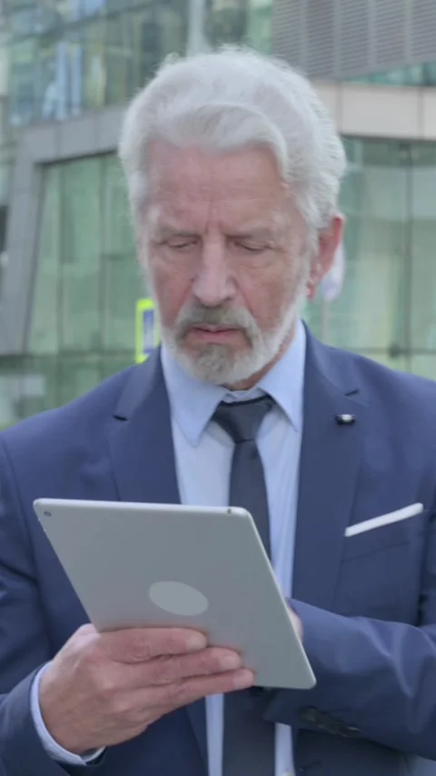 Old Businessman using Tablet while Walking on the Street, Vertical Video Vídeo Stock 339670923