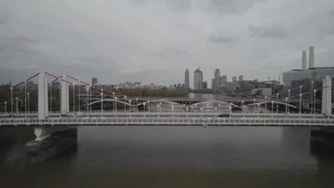 Old cable-stayed Chelsea bridge over Thames river Video stock 167920402
