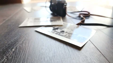 Old camera on a wooden table Stockbeeldmateriaal 59687717