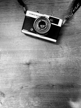 Old camera on a wooden table Stock Photos