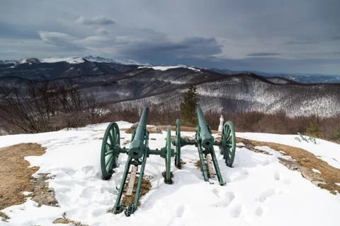 Old cannon of peak Shipka in winter Stock-Fotos