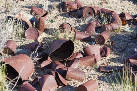Old Cans In The Desert Foto stock