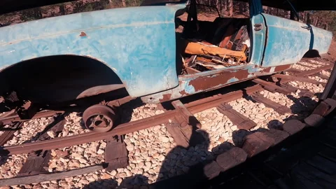 Old car adjusted for railroad. Vidéo 165778918