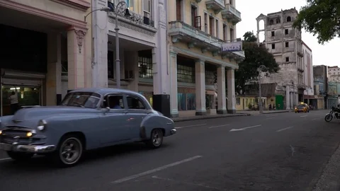 Old car in Cuba 動画素材 98175700