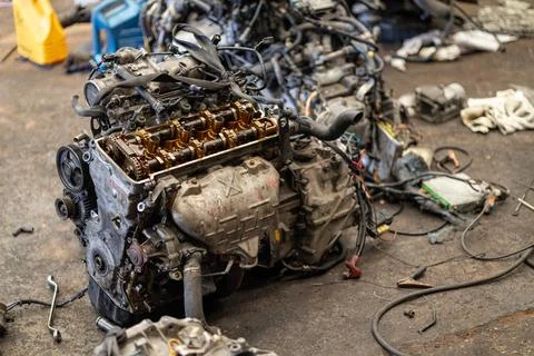 Old car engine block open cover under service maintenance, repair internal .. 스톡 사진