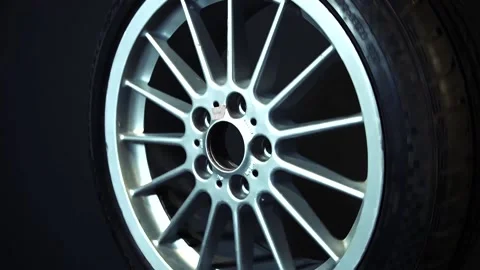 Old car wheels long exposure video spinning motion simulation Vidéo 232266681