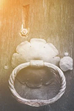 Old cast iron ring handles and escutcheon Foto stock