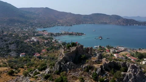 An Old Castle With a Flag 스톡 동영상 137407115