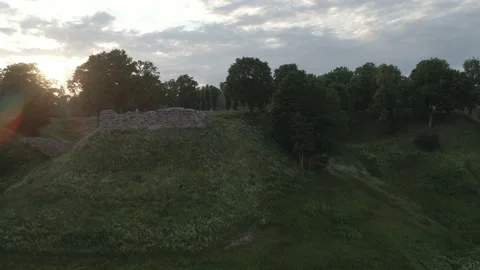 OLD CASTLE RUINS SUMMER SMALL TOWN REVEAL - 3840x2160 - 59,94 FPS Stock Footage 168093625