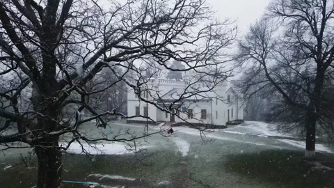 Old castle in winter drone view Vídeo Stock 147945775