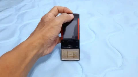 Old Cellular Phone Stock-Footage 333634343