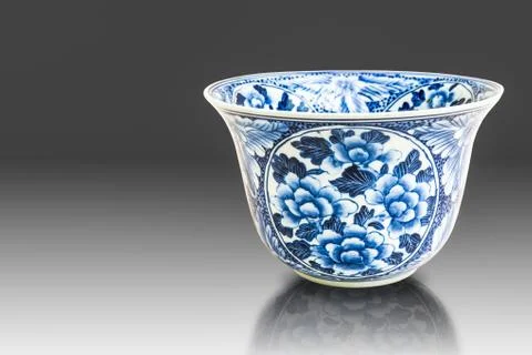 Old chinese flowers pattern style painting on the ceramic bowl Stock Illustration
