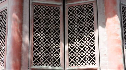 Old Chinese red door  Vídeo Stock 887440