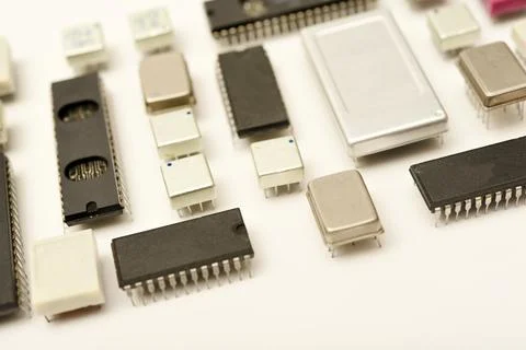 Old chips on a white background. Electronic components. Processors in metal.. Foto stock