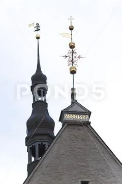 Old city, Tallinn, Estonia. A medieval weather vane Old Thomas on the Town ha Stock Photos