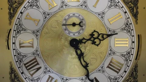 Old Clock Face 스톡 동영상 136048918