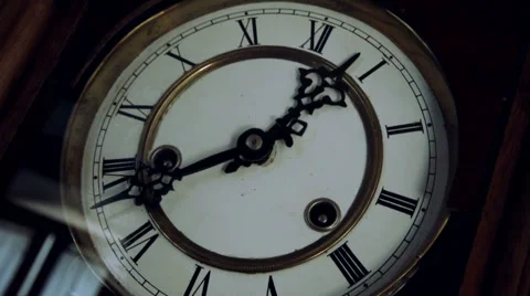 Old clock marking the hours 動画素材 1181075