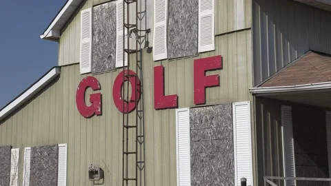 Old closed abandoned golf course clubhouse building Видео 152008079
