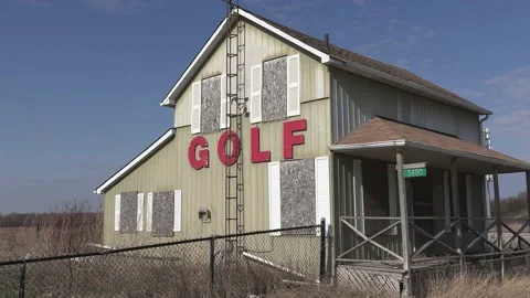 Old closed abandoned golf course clubhouse building 動画素材 152008164