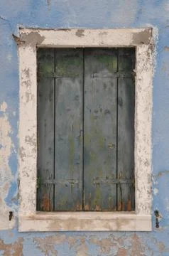 Old closed window with shutter Stock-Fotos