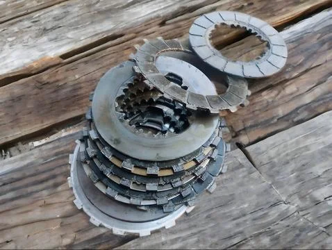 Old clutch plate of auto three wheeler Foto stock