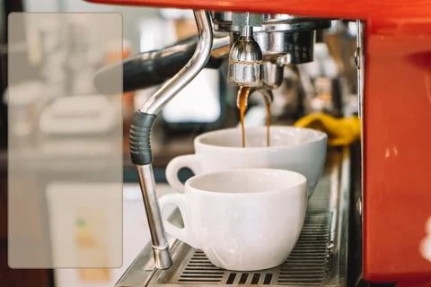 Old coffee machine, there are two white glasses of different sizes on it Fotos Stock