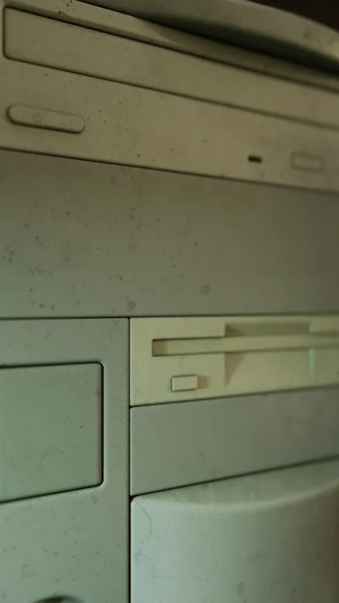 Old computer hardware on a desk in an office setting during daytime Stockbeeldmateriaal 336175418