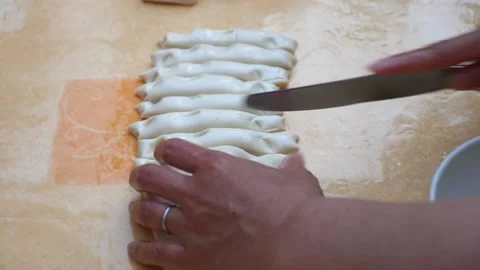 Old cook making noodles Stockbeeldmateriaal 146597921