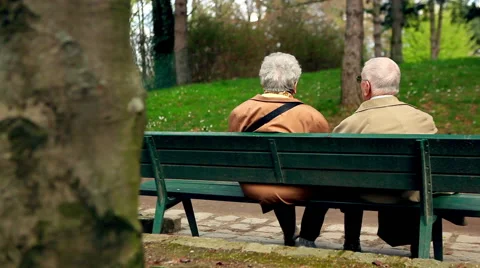 Old couple sitting and talking in the Monceau parc in paris Stock Footage 64055170