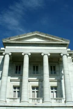 Old courthouse with blue sky Foto stock