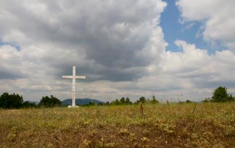 Old cross in the field. Foto stock