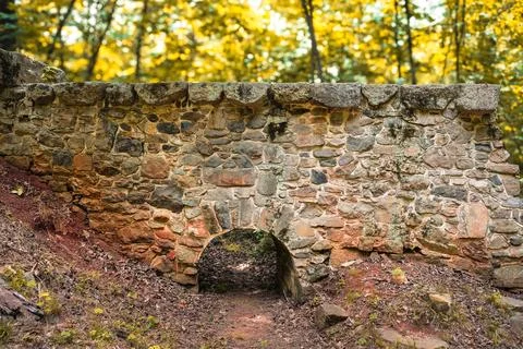 Old culvert set in stone. Part of the Landsford Canal system in South Carolin 스톡 사진