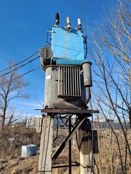 Old current transformer, high voltage electric power lines Stock-Fotos