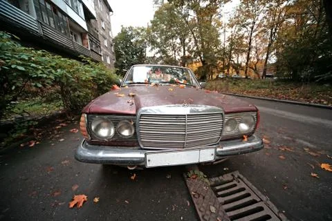 Old damaged car Stock Photos