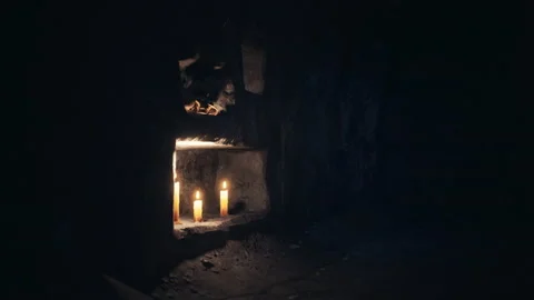 Old dark catacombs with candles 動画素材 179986331