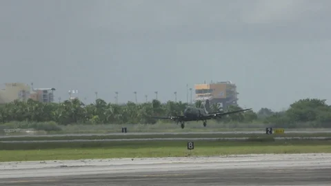 Old DC-3 landing Stock Footage 99481037