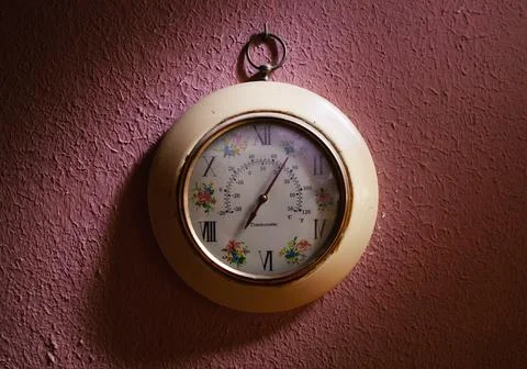 Old Decorative Thermometer on Wall Stock-Fotos