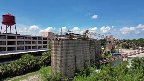 Old defunct stone silo Vídeo Stock 247225891