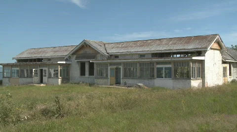 Old, derelict building Stock Footage 559257