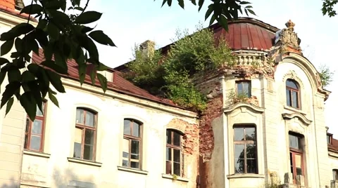 Old destroyed Palace Vídeo Stock 47818485